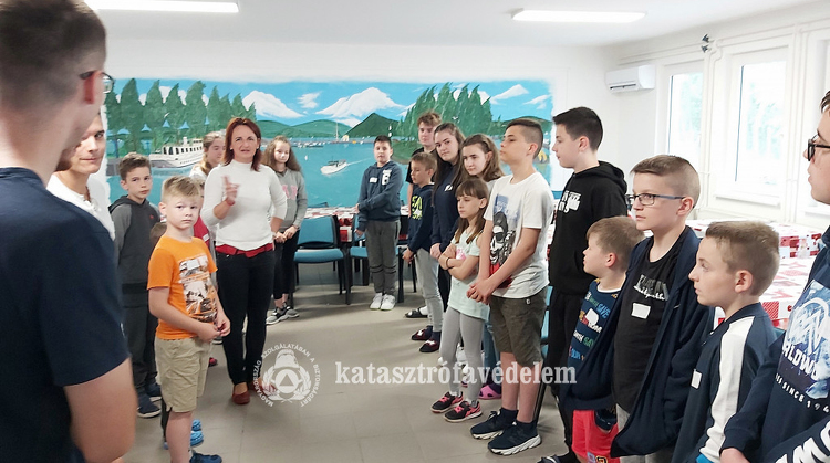 Közel kétszáz kisiskolás nyaral idén a Katasztrófavédelem balatonföldvári ifjúsági táborában