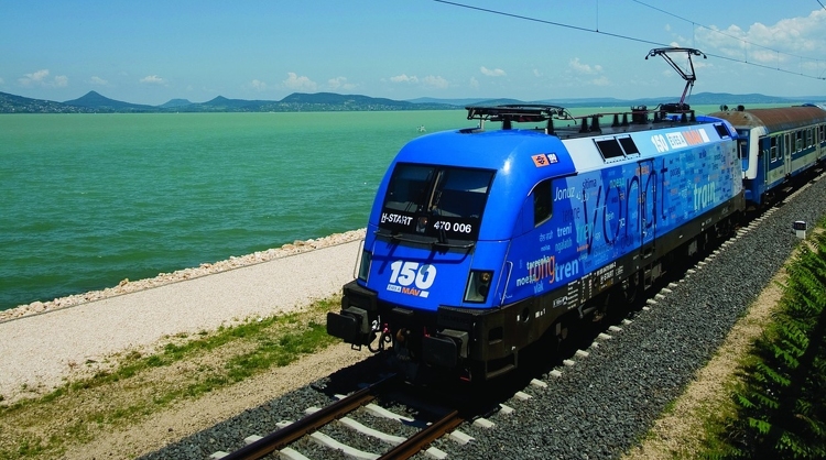 Egyre kényelmesebben és gyorsabban érhető el vonaton a Balaton