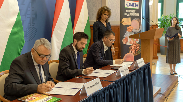 Stratégiai együttműködési megállapodást kötött a kormánnyal a kaposvári Kométa