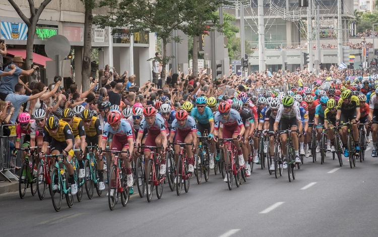 Profi körítéssel rendeznek amatőr kerékpárversenyt a Giro Nagy Rajt egyéves évfordulójára