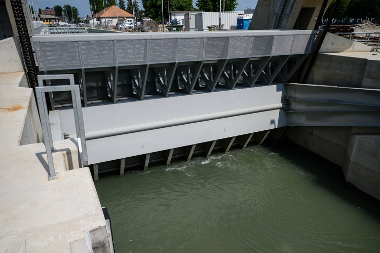 Megkezdődött a Balaton vizének óvatos eresztése