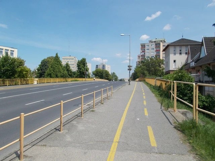 Megkezdődik a siófoki Széchenyi-híd déli oldali járdájának javítása