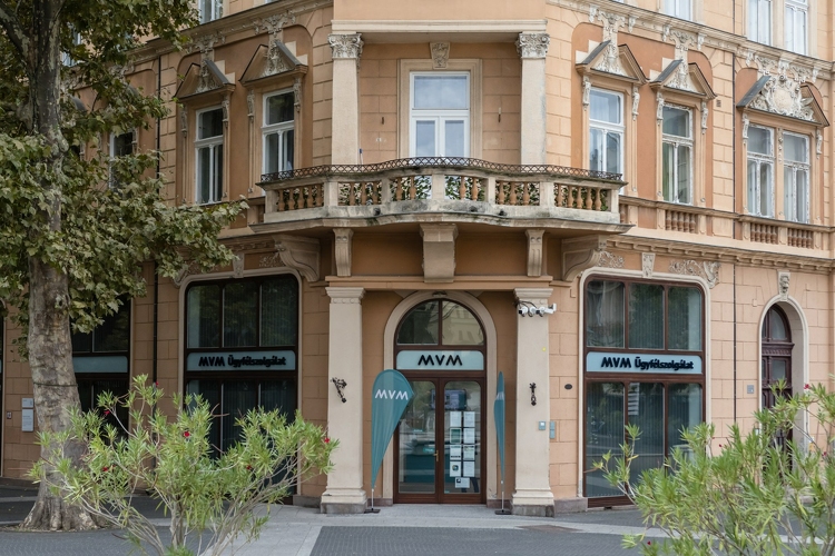 Átadták az MVM új ügyfélszolgálati irodáját Kaposváron