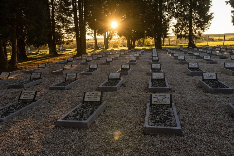 Átadták a felújított bolgár katonai sírokat és temetőkeresztet Somogycsicsón