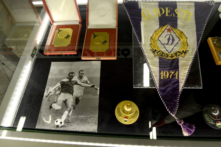 Kiállítás nyílt a legendás labdarúgó, Bene Ferenc relikviáiból 