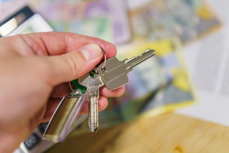Gyermekotthonban és nevelőszülőknél nevelkedett fiatalok pályázhatnak lakásbérletre