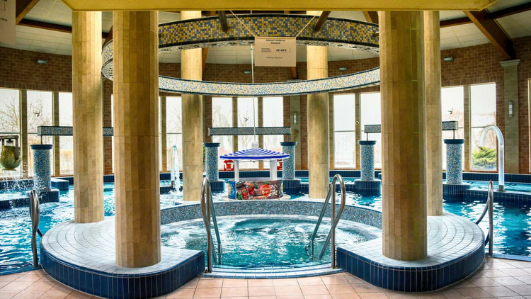 Közeledik a nyitás napja Siófok megújuló fürdőjében