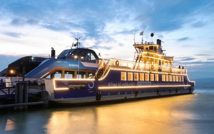 Ünnepi Fénykomp a BAHART-nál!