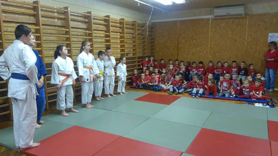 Judo bemutatót tartottak a Dombóvári Szivárvány Óvodában