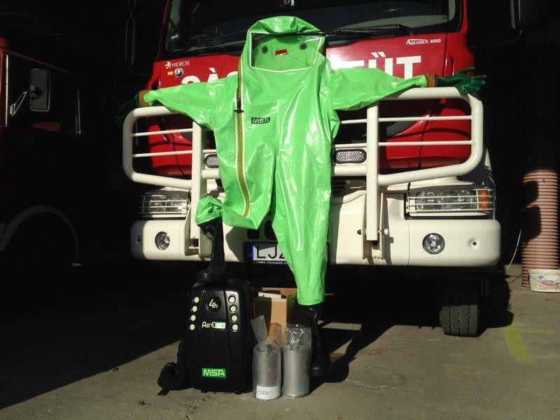 Gyakorlatokhoz használható eszközöket kapott a bátaszéki tűzoltóság a MAK ZRt.-től