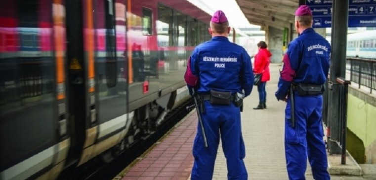 Fokozottan ellenőrzi a vonatokat és vasútállomásokat a rendőrség