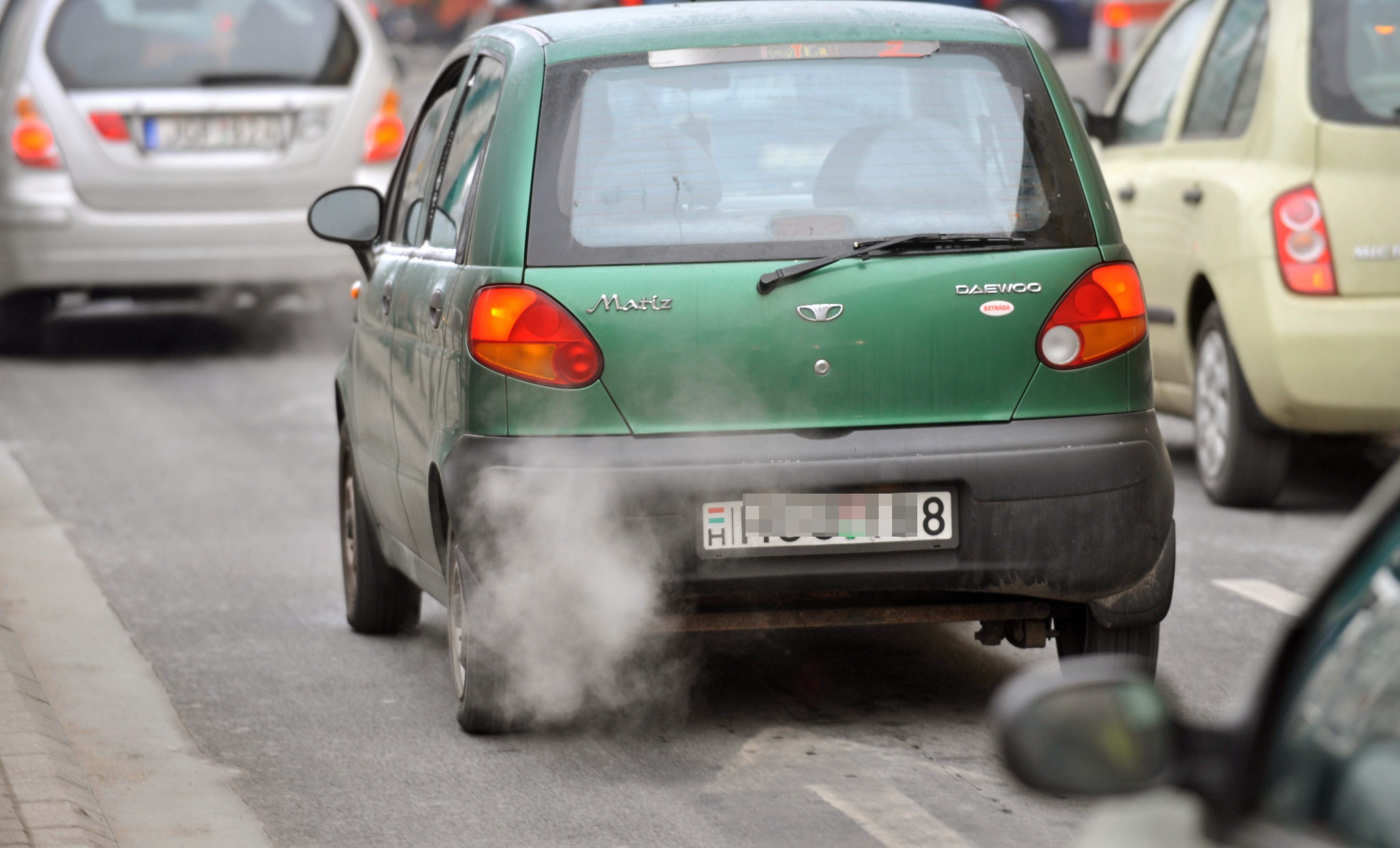Egyre kevesebb a károsanyagot kibocsátó autó az utakon
