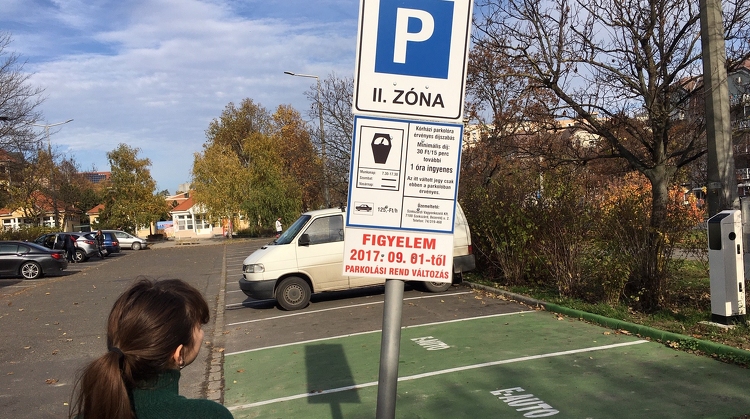 Három hónapig ingyenes a parkolás Szekszárd területén 