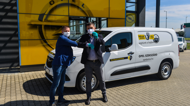 Felajánlásként Opelt kapott a szekszárdi önkormányzat 