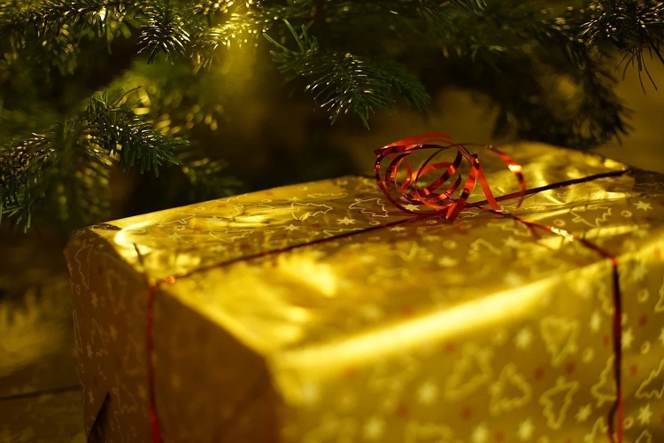 Csütörtökig vehetik át a karácsonyi ajándékcsomagokat a szekszárdi szépkorúak