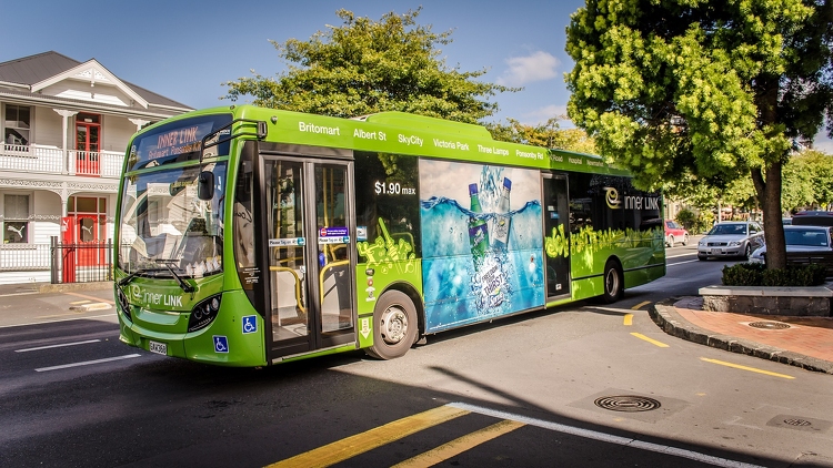 Megjelent Pakson az első hidrogén meghajtású busz