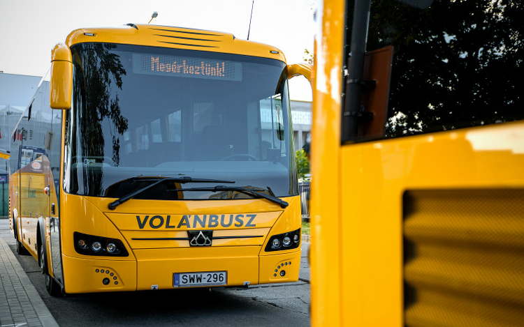 Új autóbuszokat állított forgalomba a Volánbusz Tolnában