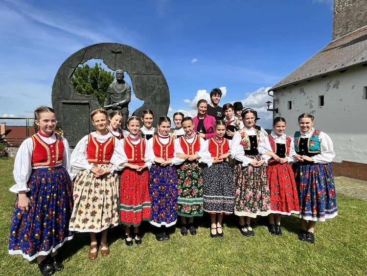 Apró talpak, boldog kacajok Dunaföldváron