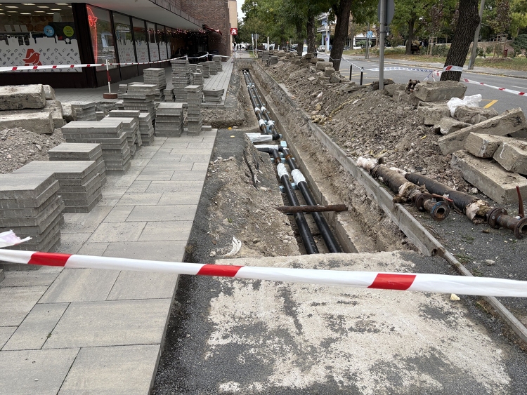 Távhővezetéket cserélnek Szekszárdon