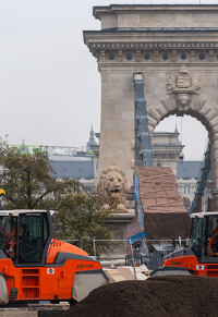 Lánchíd, Clark Ádám téri körforgalom aszfaltozás