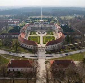 Eszterházy-kastély (nyugati szárny) és hercegi istálló