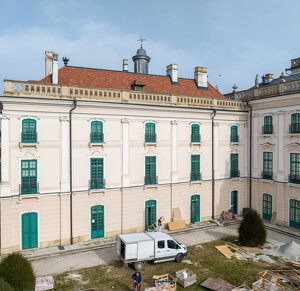 Eszterházy-kastély (nyugati szárny) és hercegi istálló