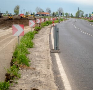 33-as út felújítása és bővítése, új körforgalmi csomópont létesítése