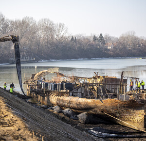 Szőke Tisza gőzhajó kiemelés