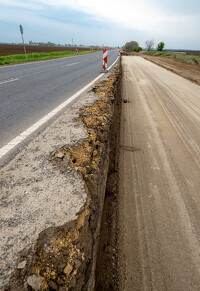 33-as út felújítása és bővítése, új körforgalmi csomópont létesítése