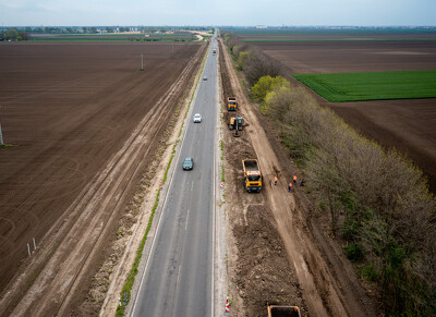 33-as út felújítása és bővítése, új körforgalmi csomópont létesítése