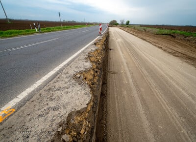 33-as út felújítása és bővítése, új körforgalmi csomópont létesítése