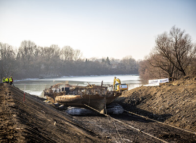 Szőke Tisza gőzhajó kiemelés