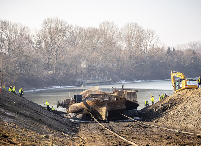 Szőke Tisza gőzhajó kiemelés