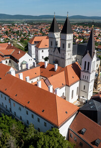 Veszprémi vár - Tejfalussy-ház, Szent István templom és rendház