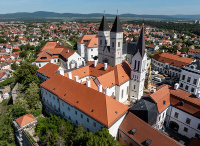 Veszprémi vár - Tejfalussy-ház, Szent István templom és rendház