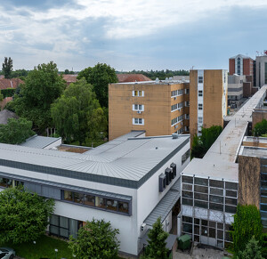 Székesfehérvári kórház parkoló, közlekedőfolyosó