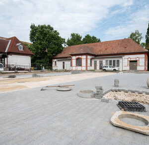 Székesfehérvári kórház parkoló, közlekedőfolyosó