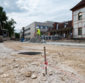 Székesfehérvári kórház parkoló, közlekedőfolyosó