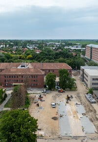 Székesfehérvári kórház parkoló, közlekedőfolyosó