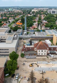 Székesfehérvári kórház parkoló, közlekedőfolyosó