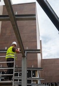 Székesfehérvári kórház parkoló, közlekedőfolyosó