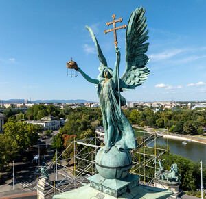 Gábriel Arkangyal szobor állványzat