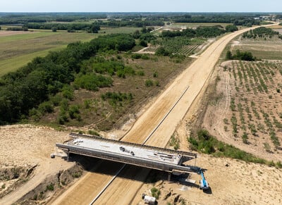 M49 nyomvonalon lévő műtárgyak