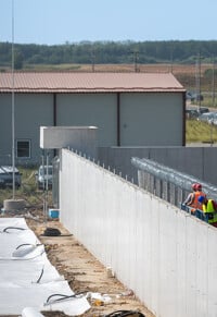 Leier Csengeri börtönfal és egyéb elemek 